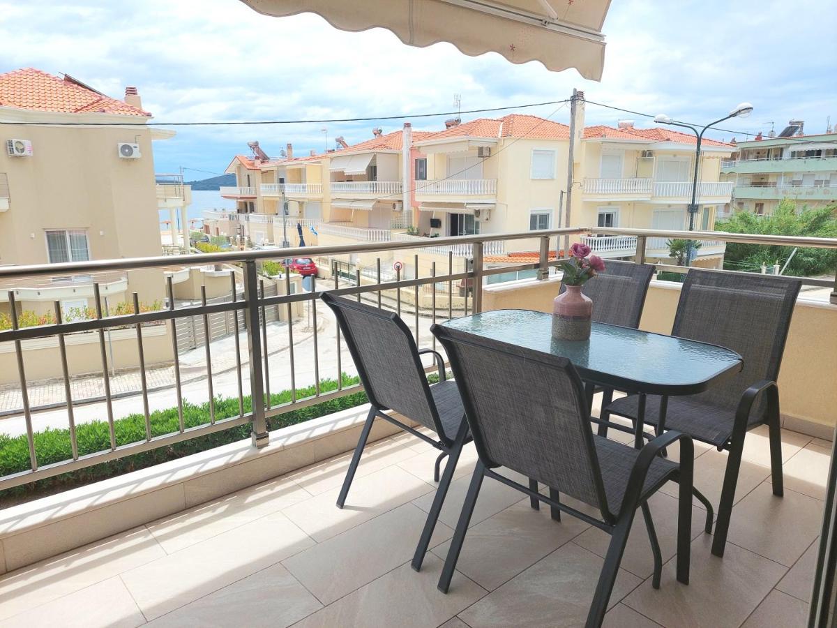 Myrsini'S Sea View Apartment Неа-Перамос Экстерьер фото